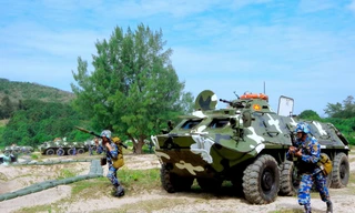 'Quả đấm thép' giữ chủ quyền 