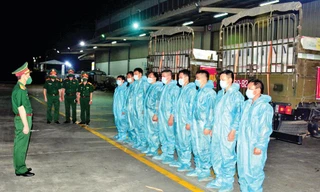 Thiếu tướng Nguyễn Đức Tùng, Cục trưởng Cục Vận tải (Tổng cục Hậu cần) trực tiếp quán triệt, giao nhiệm vụ cho lực lượng làm nhiệm vụ vận chuyển vắc xin của Lữ đoàn 971 