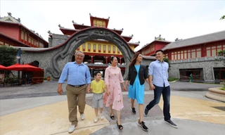 Vào những ngày cuối tuần lượng khách du lịch đến Quảng Ninh tăng dần Ảnh: H.D