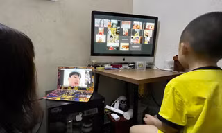 Phải ở nhà quá nhiều ngày, hạn chế tiếp xúc sẽ ảnh hưởng sự phát triển toàn diện của trẻ mầm non. Ảnh: Như Ý 