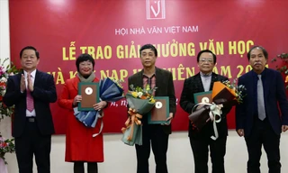 Hội Nhà văn Việt Nam: Có gì sau ồn ào lỗ thủng lịch sử?