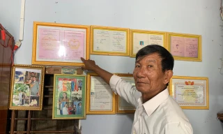 Lão nông 74 tuổi ấp ủ lấy bằng tiến sĩ