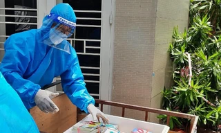 Sách gửi vào khu cách ly đã được khử khuẩn