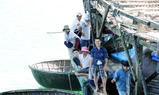 Tàu câu mực như những ngôi nhà nổi giữa Trường Sa ảnh: Văn Chương 