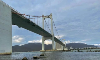 Cầu Thuận Phước - cây cầu treo dây võng dài nhất nước, nơi chứng kiến những cái chết do tự tử Ảnh: Thái Lâm 