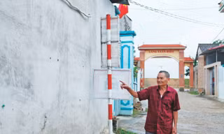 Hiến đất làm đường ở vùng quê cách mạng 