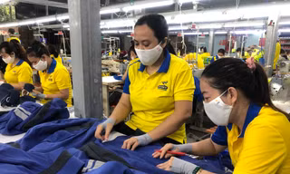 Tại phân xưởng sản xuất của Công ty Dony (TPHCM) Ảnh: Uyên Phương