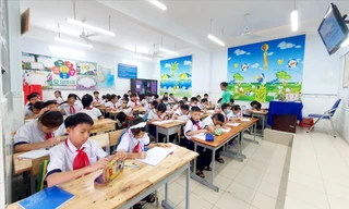 Lùi giờ đi học của học sinh: Sao không tham khảo ý kiến nhà khoa học 