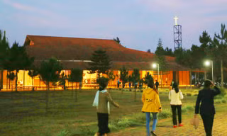 Kỳ lạ nhà thờ Ka Đơn 