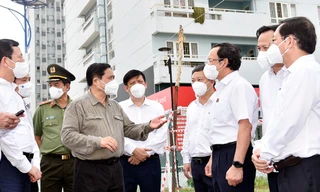 Thủ tướng trao đổi với Bí thư Thành ủy TPHCM Nguyễn Văn Nên và các lãnh đạo TPHCM về tăng cường các biện pháp phòng chống dịch tại TPHCM