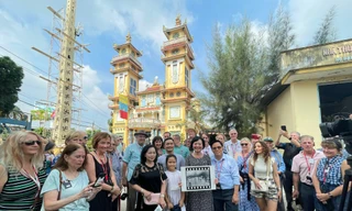 Cuộc hội ngộ của nhiếp ảnh gia Nick Út và “Em bé Napalm” 