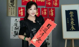 'Nữ hoàng Võ Tắc Thiên' livestream bán tác phẩm thư pháp 