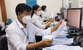 Tăng lương cho cán bộ, công chức: Thời điểm, mức tăng nào phù hợp?