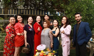 NSND Thanh Hoa và một số thành viên APPA. Đứng sau là ông Parl Inkee- đại diện Ủy ban Bản quyền Tác giả Hàn Quốc- Ảnh: N.M.Hà 