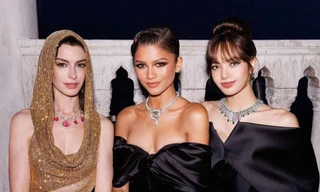 4 đại sứ Bvlgari đọ visual: Lisa "hủy diệt cam thường", Anne Hathaway đẹp như tượng sáp