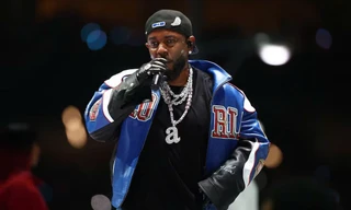 Kendrick Lamar nhắc thẳng tên Drake trên sân khấu Super Bowl LIX Halftime Show