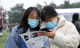 Cuộc chiến việc làm quá căng, sinh viên Trung Quốc sẵn sàng chi hàng chục triệu cho dịch vụ này