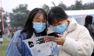 Cuộc chiến việc làm quá căng, sinh viên Trung Quốc sẵn sàng chi hàng chục triệu cho dịch vụ này