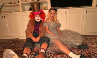 Dàn sao hóa trang đón Halloween: Selena Gomez và bạn trai được khen hết lời