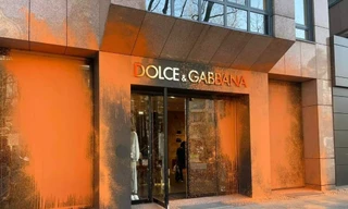 Loạt cửa hàng xa xỉ ở Đức bị các nhà hoạt động tạt sơn để "lên tiếng" cho môi trường 