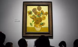 Vì sao bức họa nổi tiếng "Hoa Hướng Dương" của Vincent Van Gogh bị tạt sốt cà chua?