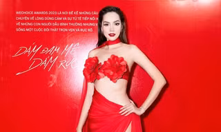 Hoa hậu Lê Hoàng Phương nổi bật trên thảm đỏ với váy áo cắt xẻ táo bạo
