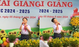 Nam sinh cấp Hai gây sốt với ca khúc "Một vòng Việt Nam" trong lễ khai giảng 