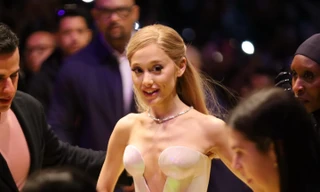 Fan lo lắng vì Ariana Grande gầy đáng báo động trong buổi công chiếu "Wicked"