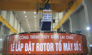 Roto nặng 1.000 tấn được hạ đặt thành công cho tổ máy số 2 Thủy điện Lai Châu, 