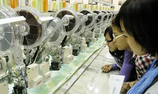 Tham quan dây chuyền dệt may tiên tiến