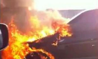 'Xế hộp' tiền tỉ bốc cháy đùng đùng