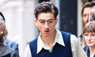 Timothée Chalamet được khen hết lời khi xuất hiện với tạo hình "ông chú U30"