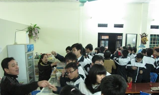 Hai Sở đồng tình đổi giờ, học sinh chịu khổ