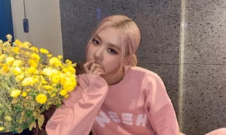 Đồ hiệu không thiếu nhưng Rosé miệt mài rút ví cho một loại trang phục ít ai quan tâm