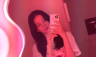 Chưa hết sốc vì giường của Jennie, dân tình lại muốn ngất khi bóc giá gương của Jisoo