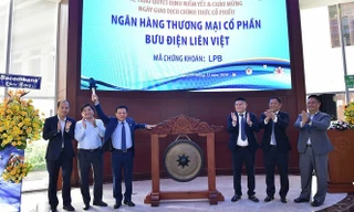 LienVietPostBank chính thức niêm yết tại sàn HOSE