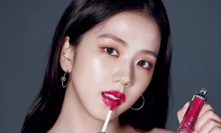 Hóa ra phía sau chiếc gương hồng đắt giá của Jisoo là cả một câu chuyện dài