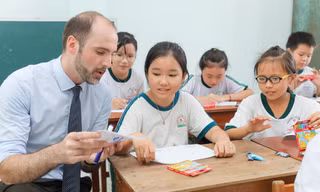 Món quà 20/11 đầy ý nghĩa của thầy trò tỉnh Vĩnh Long: Được tặng hơn 3000 cuốn sách