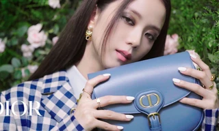 Không hổ danh “idol xinh như Hoa hậu”, Jisoo cứ trang điểm mắt khói lại đẹp hút hồn