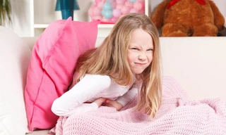 Cha mẹ bàng hoàng khi biết bé gái 9 tuổi bị đau bụng do nguyên nhân từ gia đình