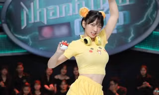 Netizen cạn lời khi nghe TikToker Lê Bống thanh minh về bộ đồ khiến khán giả phải đỏ mặt