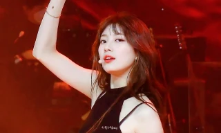 Không ngờ Suzy lại mắc phải lỗi trang phục cơ bản này trong show diễn quan trọng