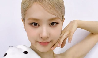 Bị chị gái khui “thói quen gây ồn ào” mà Rosé lại cười hạnh phúc là sao?