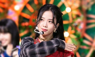 Mặc đồ hiện đại diễn “Lovesick Girls” nhưng Jisoo lại được khen đẹp như mỹ nhân cổ trang