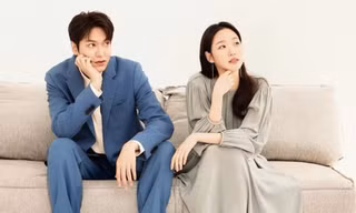 “Quân Vương Bất Diệt” tung ảnh hội ngộ, Lee Min Ho - Kim Go Eun có hành động bất thường