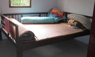 Nam thanh niên ngáo đá chạy khỏa thân khắp xóm