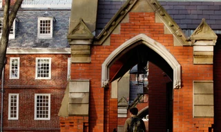 Trường Đại học Harvard bị dọa đánh bom