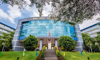 Trường ĐH Tôn Đức Thắng hiện vẫn chưa có hiệu trưởng mới kể từ khi ông Lê Vinh Danh bị đình chỉ công tác, cách chức vụ ở trưởng này