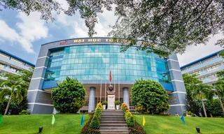 Trường ĐH Tôn Đức Thắng hiện vẫn chưa có hiệu trưởng mới kể từ khi ông Lê Vinh Danh bị đình chỉ công tác, cách chức vụ ở trưởng này