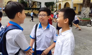 Thí sinh tham dự kỳ bài khảo sát năng lực bằng tiếng Anh tuyển sinh vào lớp 6 Trường THPT chuyên Trần Đại Nghĩa